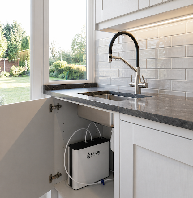 Bright Water Filters - V-3E Under-Sink Water Filter with Magnetic Pull-Out Tap – Brushed Chrome